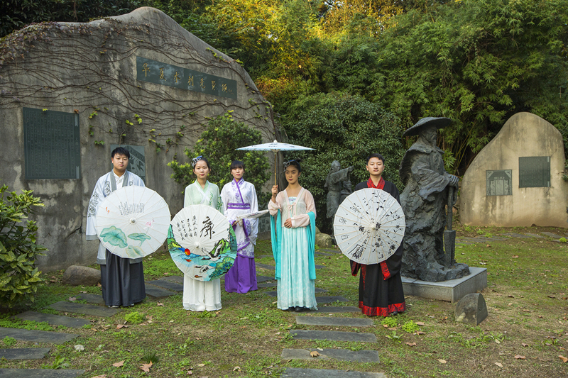 NT动漫
孙贝贝、倪书阳、葛益军;NT动漫
陈泠琳;江苏海事职业技术学院 崔亚迪